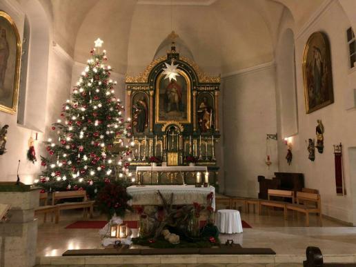 Hochaltar der Pfarrkirche St. Wenzeslaus an Weihnachten (Bildquelle: Scharnagl Konrad)